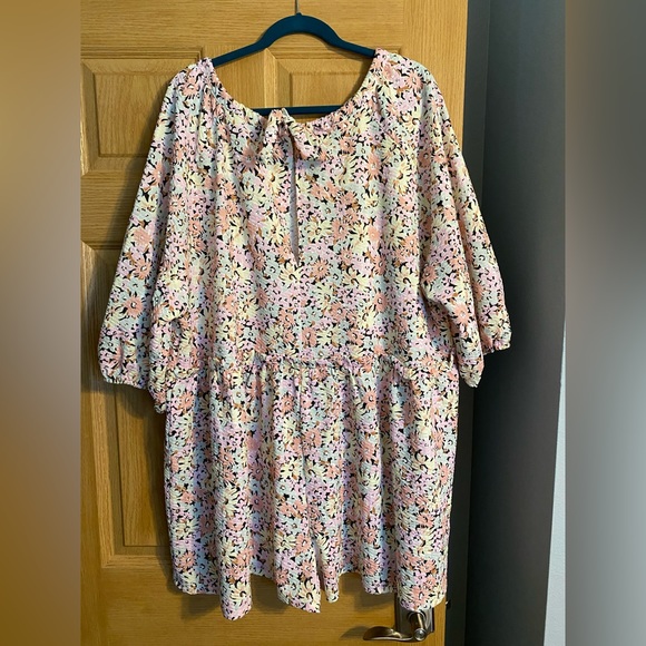 ASOS DESIGN high neck textured smock romper in smudge floral- Oversized - Picture 6 of 8